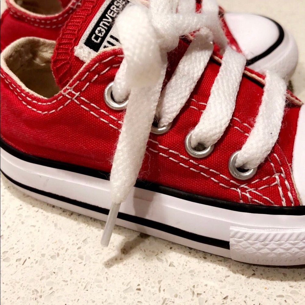 Tennis shoes